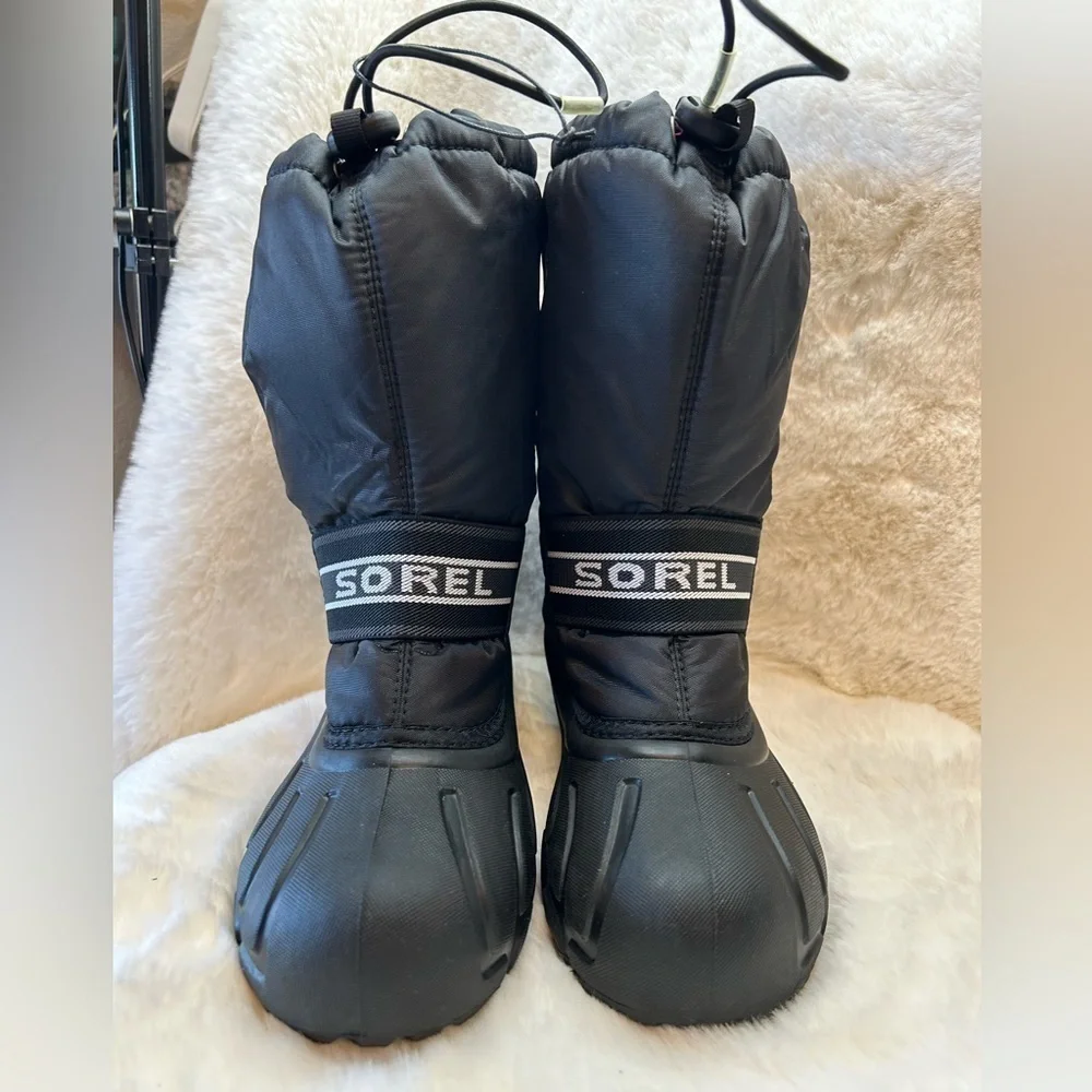 Sorel Chariot black insulated mid calf weather proof snow boots Sz-youth 4.‎  D